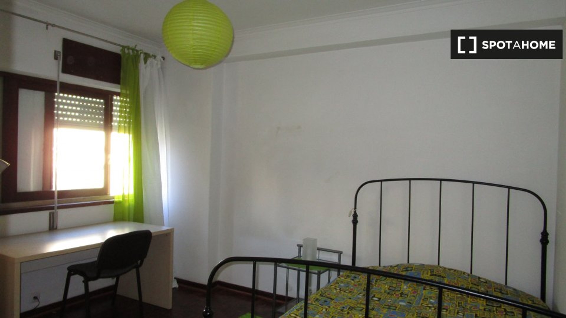 Cheap private room in Coimbra