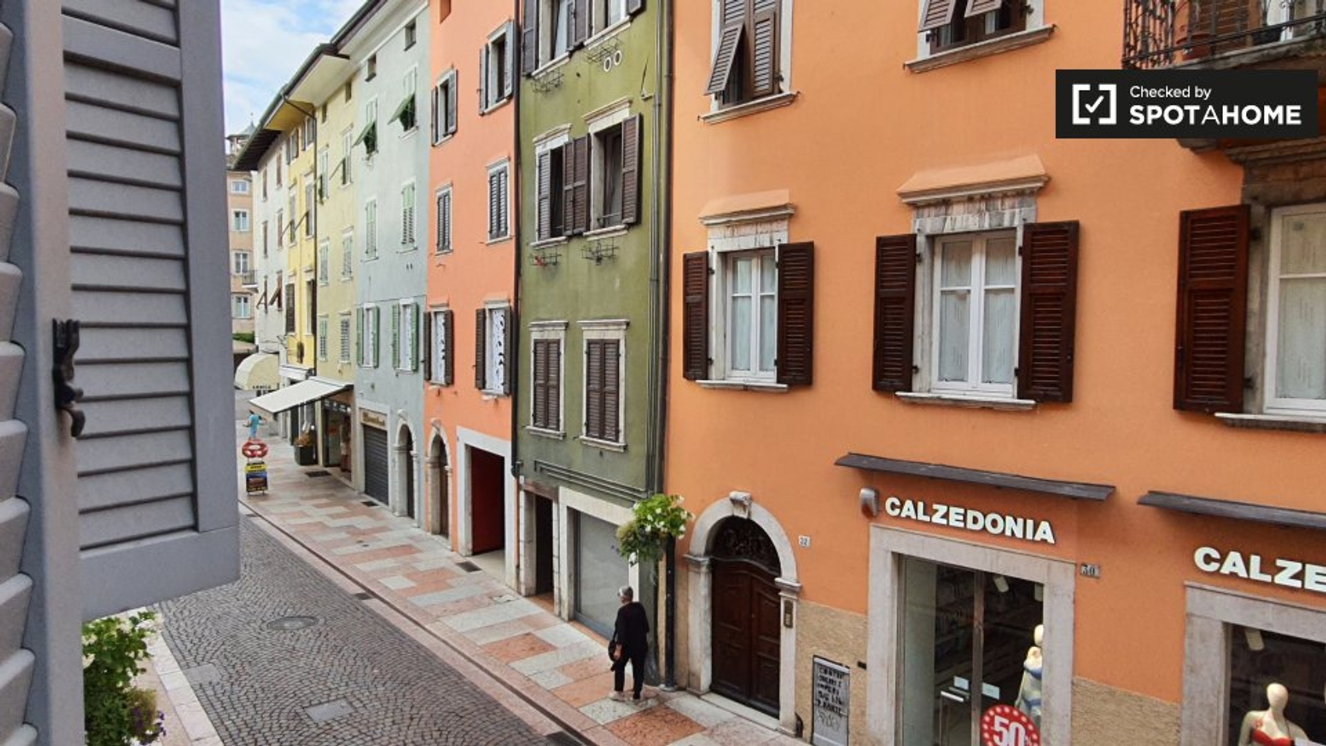Estúdio muito brilhante para aluguer em Trento