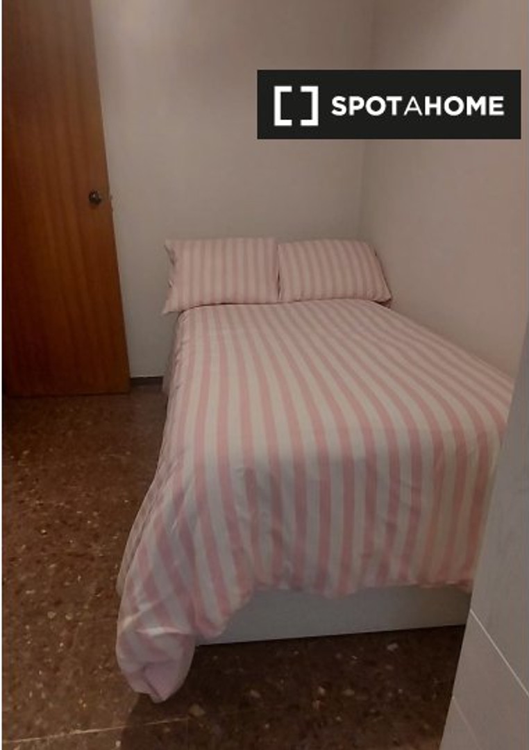 Móstoles de çift kişilik yataklı kiralık oda