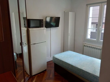 Habitación privada muy luminosa en Bilbao