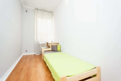 Quarto para alugar com cama de casal em Warszawa