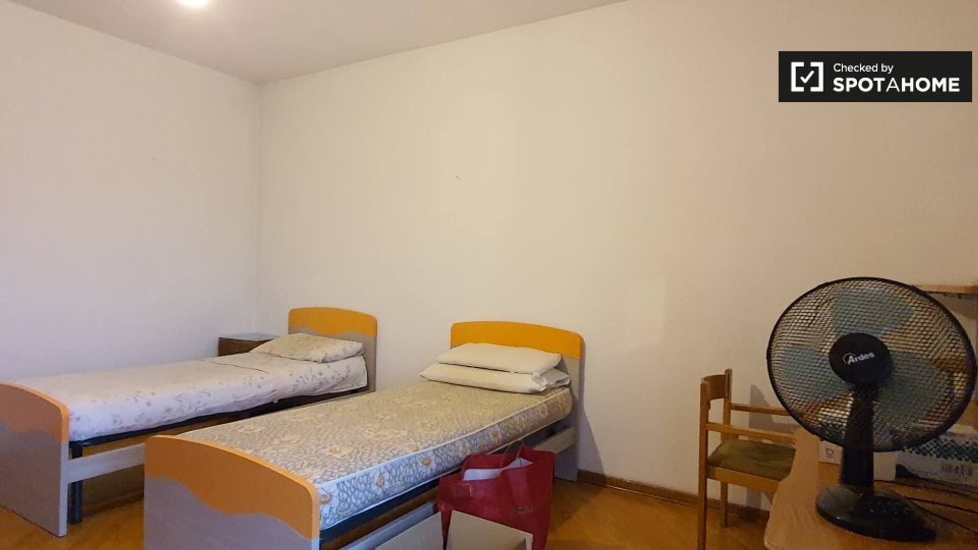 Bright private room in Trento