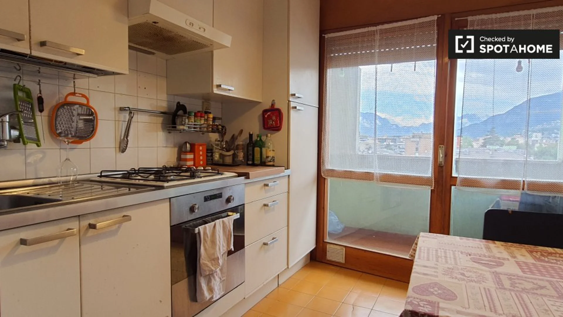 Habitación estudiantil económica con ubicación conveniente en 