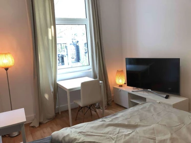 Room for rent with double bed Frankfurt