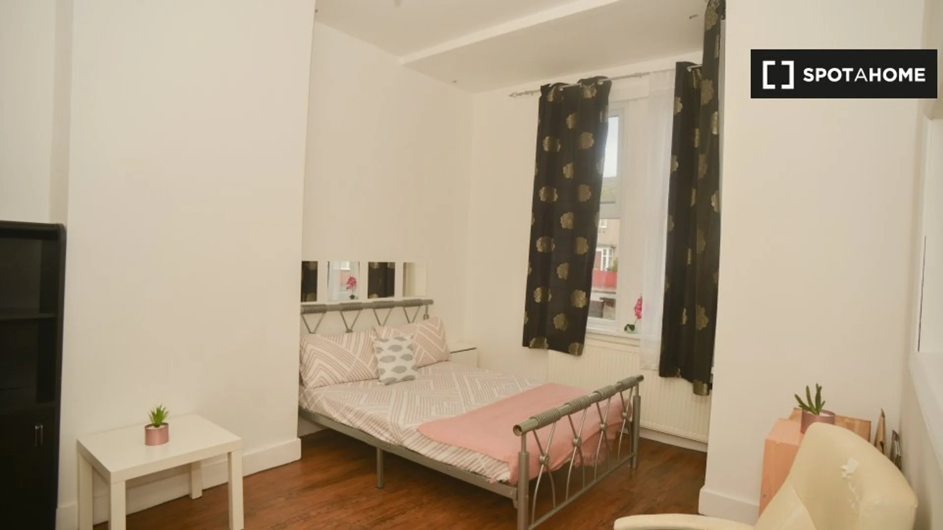 Zimmer in Studentenwohnung in  zu vermieten, voll möbliert