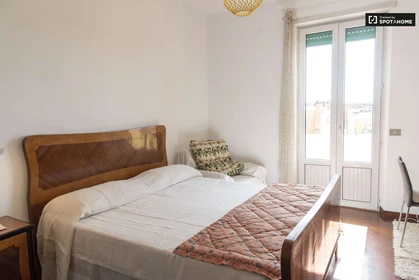 Quarto para alugar num apartamento partilhado em Roma