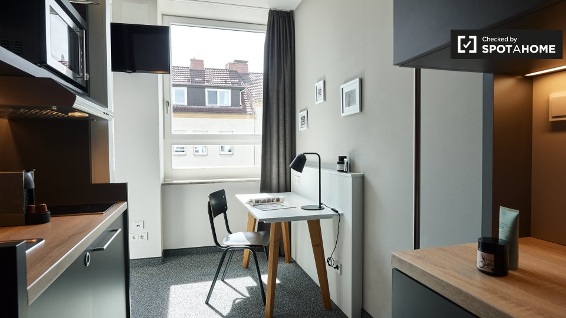 Very bright studio for rent in Hamburg