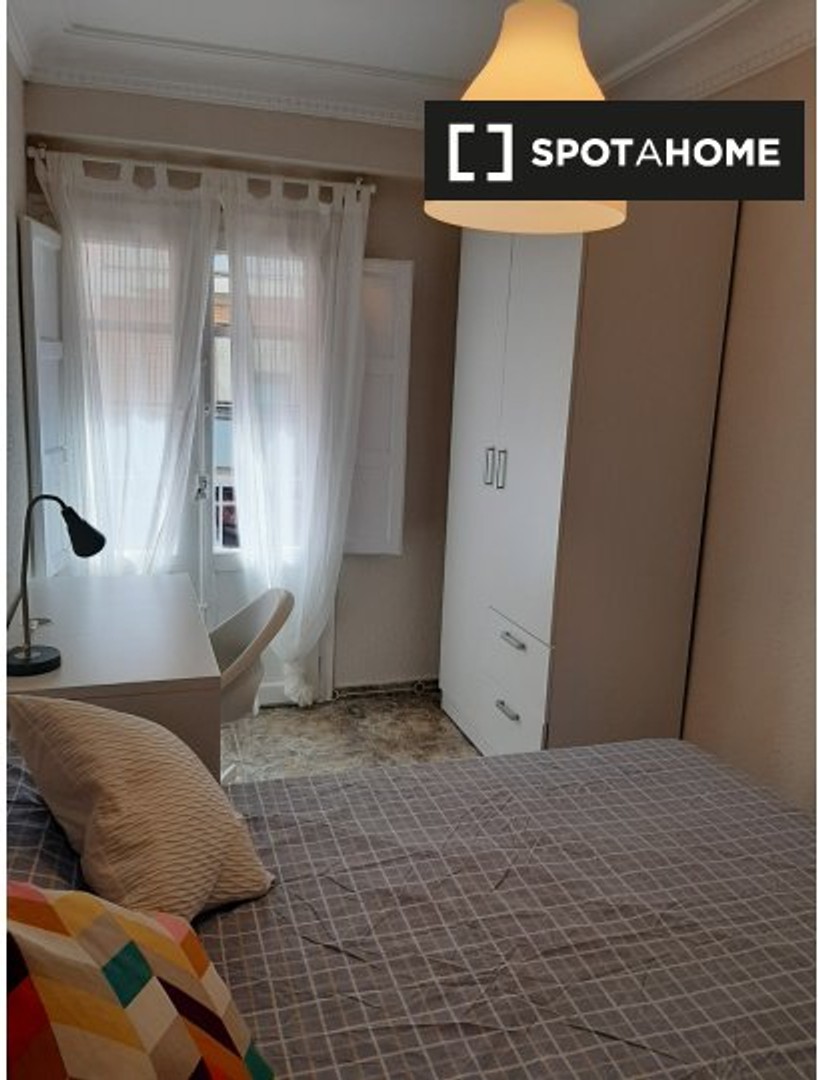 Room for rent in a shared flat in Zaragoza