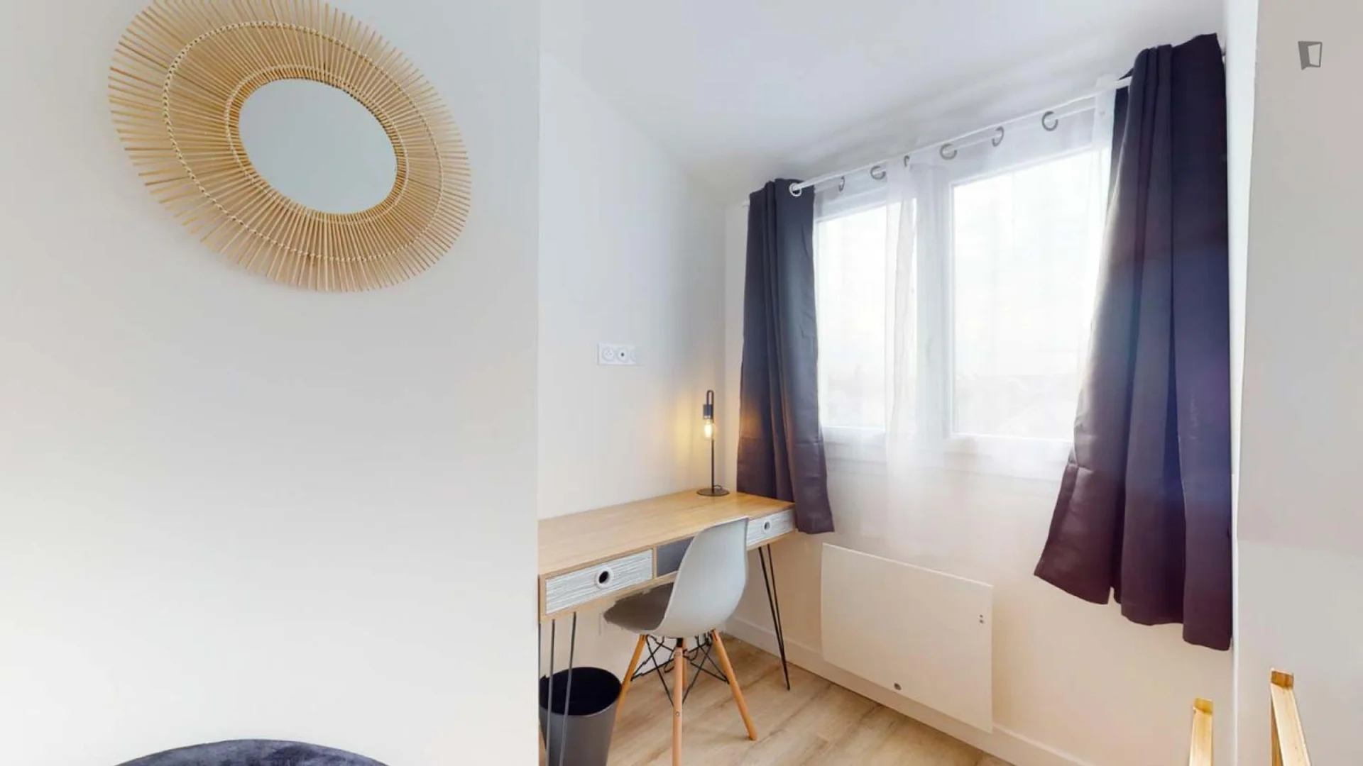 Habitación asequible para estudiantes con buena iluminación en 