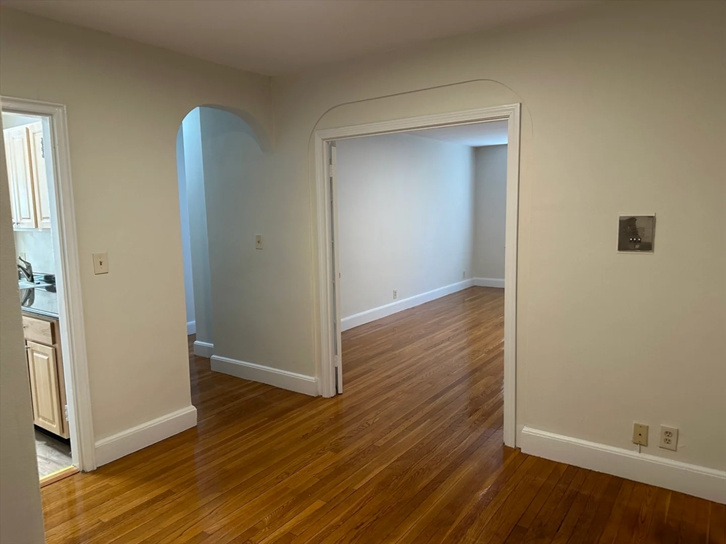 24, Concord Ave., Unit 111, Harvard Square, Cambridge, MA, 02138