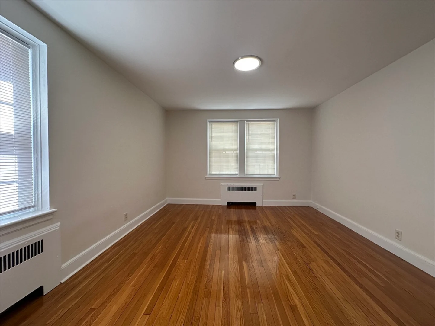 24, Concord Ave., Unit 111, Harvard Square, Cambridge, MA, 02138