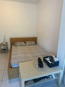 Private room at Rue de Strassen, image 1 of 10