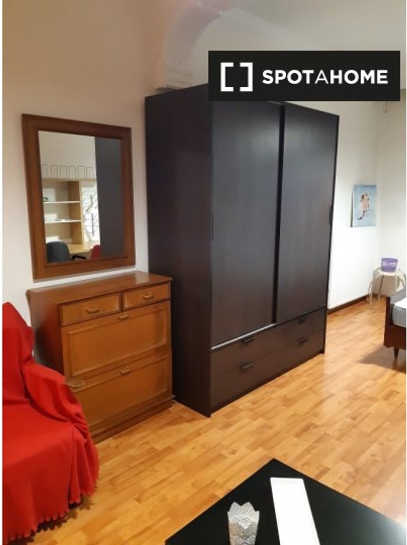 Zimmer mit Doppelbett zu vermieten Thessaloniki