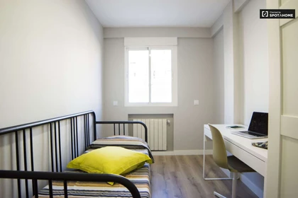 Bright private room in Getafe