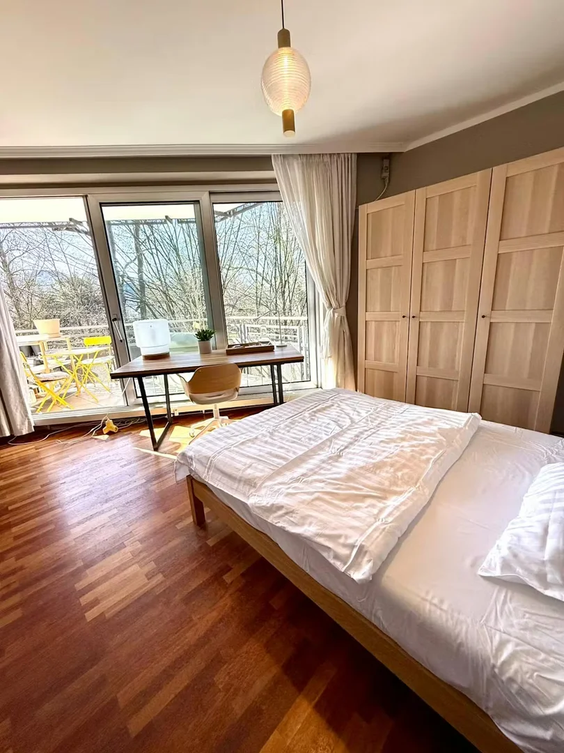 Quarto de estudante económico perto do campus em