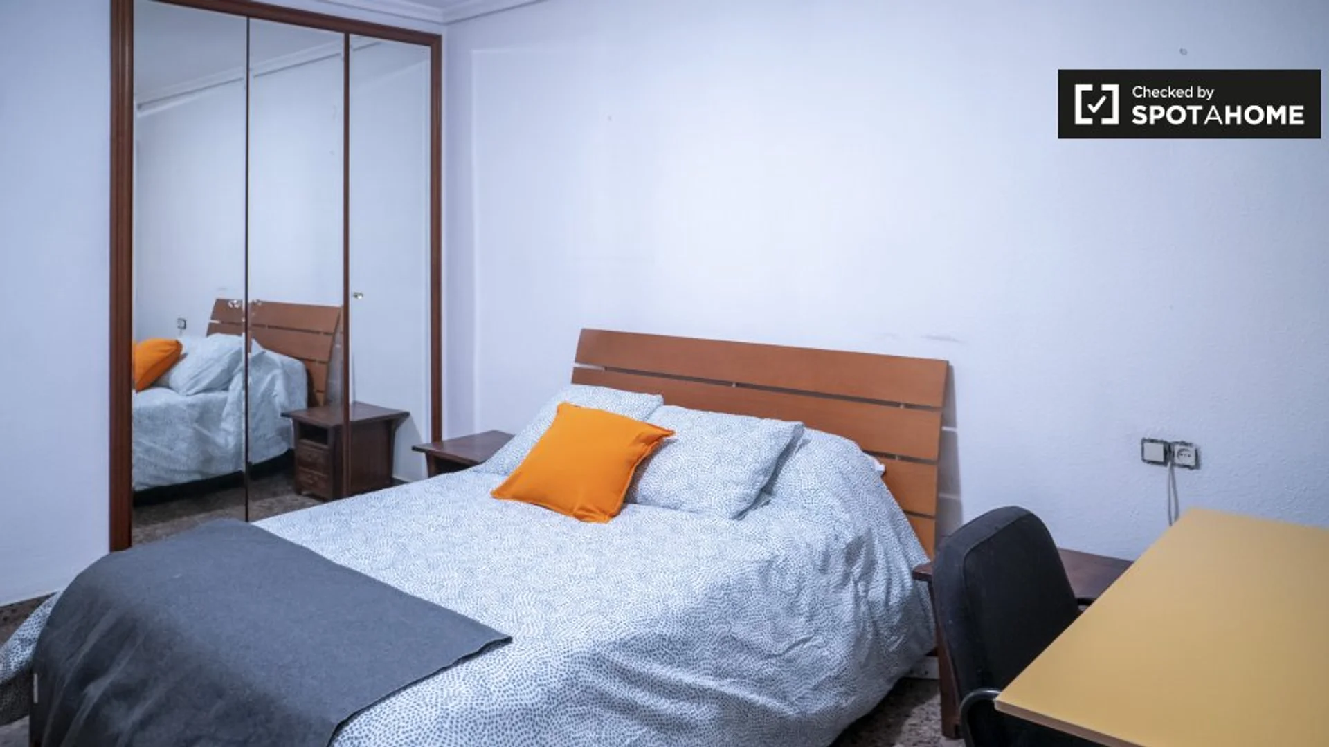 Camera accogliente per studenti disponibile a 