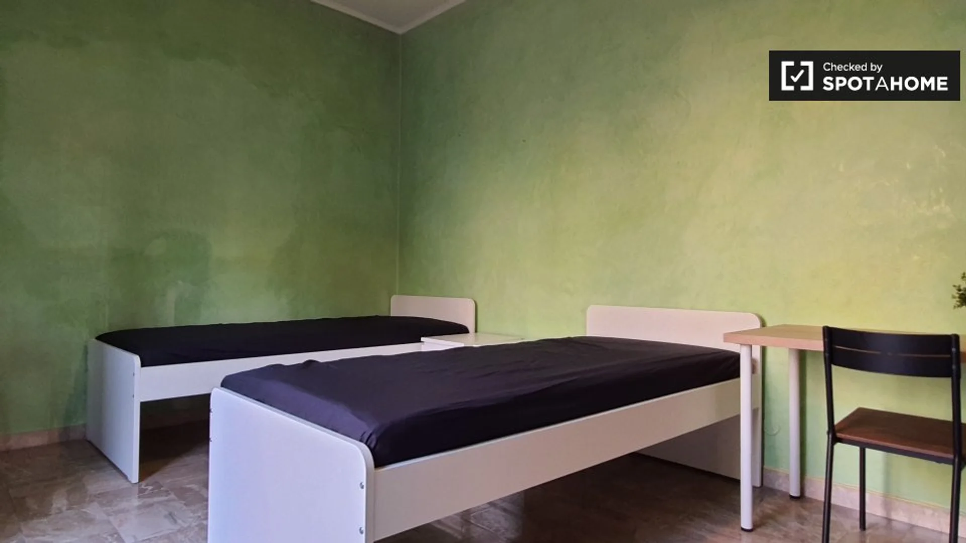 Economical student room with convenient location in 