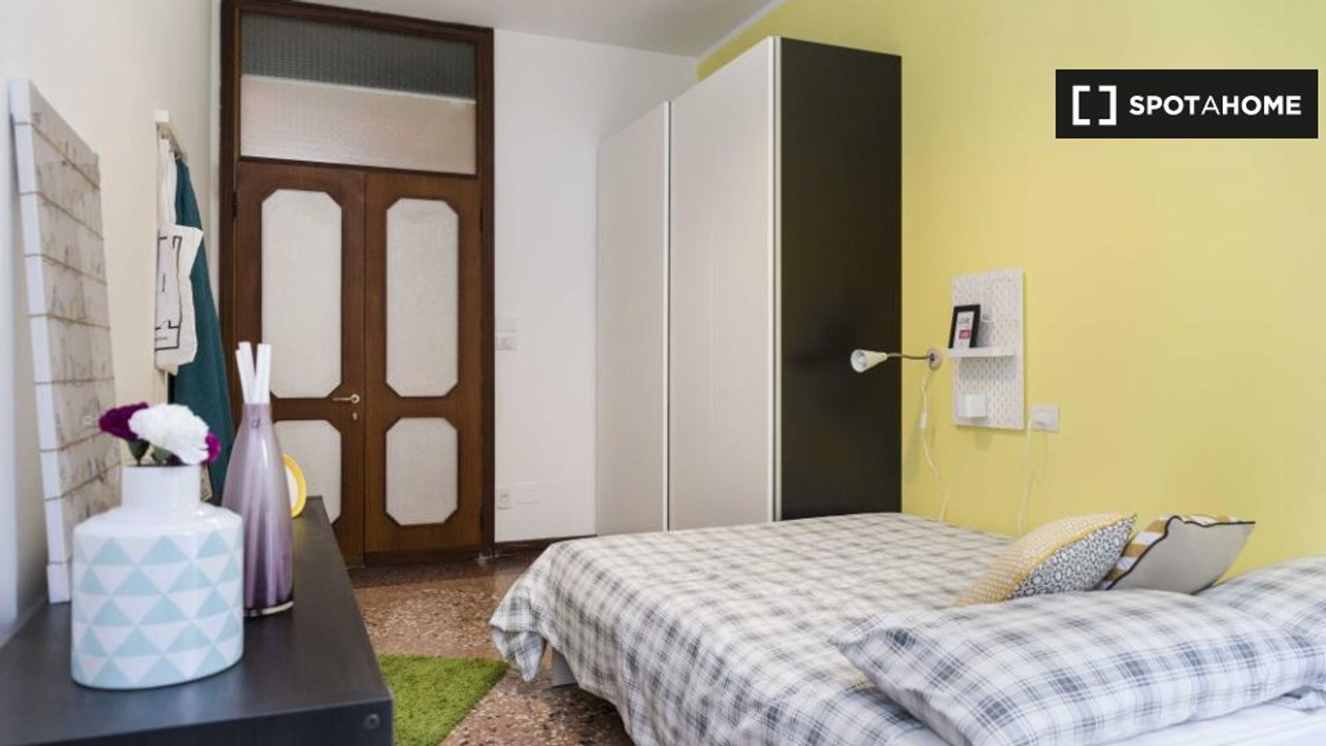 Bologna de çift kişilik yataklı kiralık oda