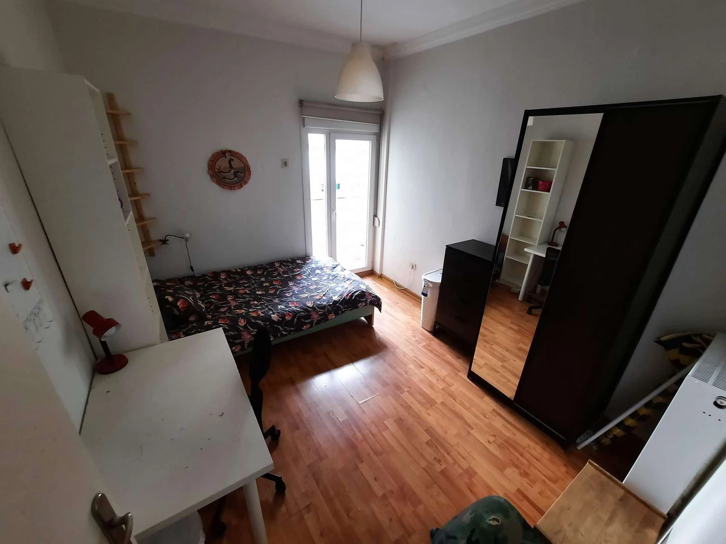 Chambre confortable pour étudiants disponible dans 