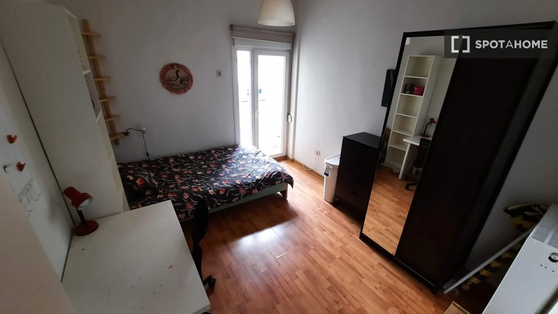 Chambre d'étudiant confortable et spacieuse dans 