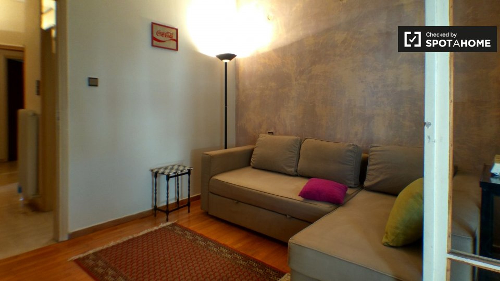 Very bright studio for rent in Athens