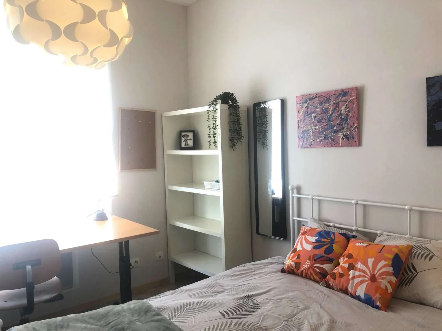 Quarto de estudante económico perto do campus em 