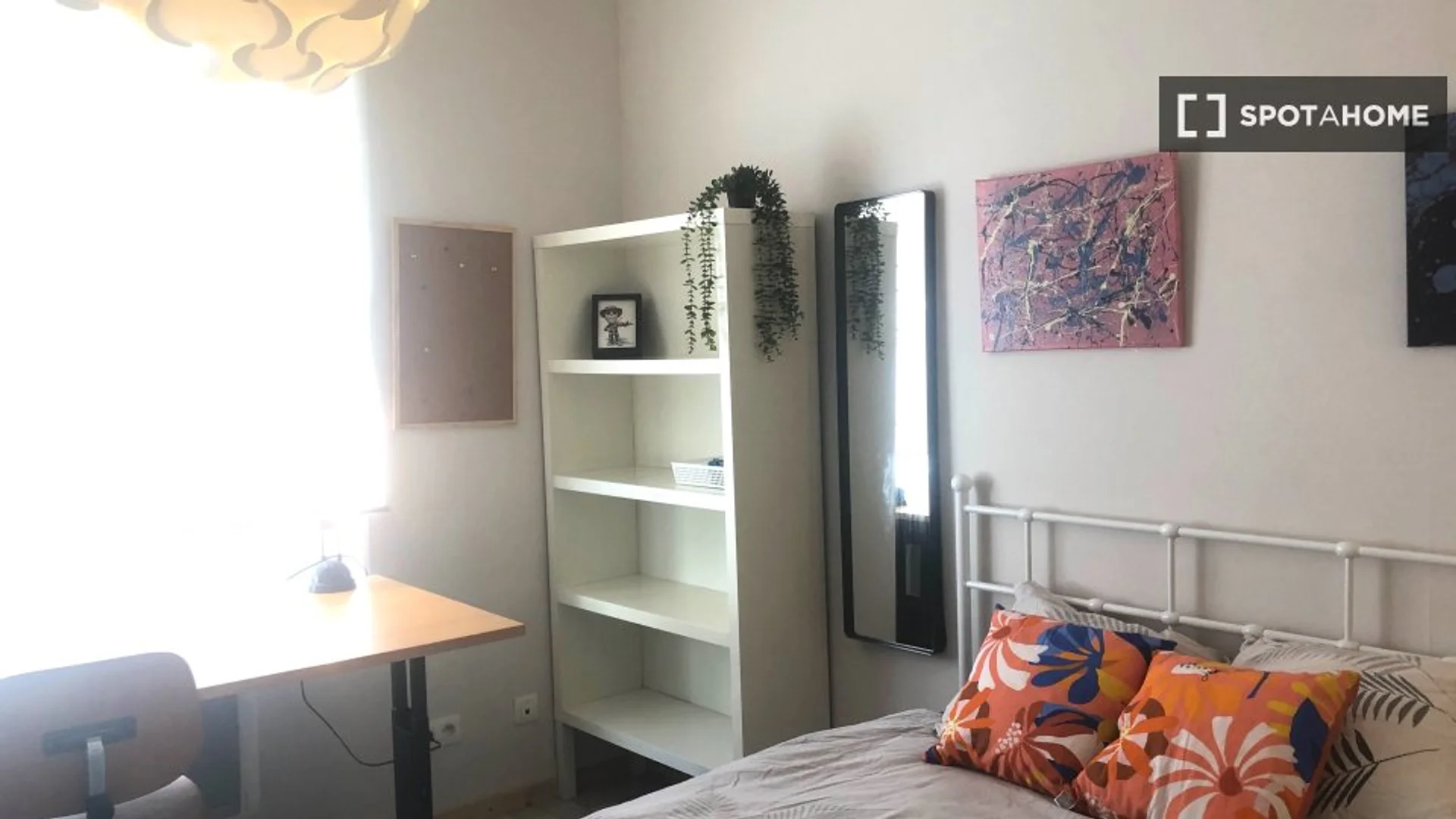 Quarto de estudante económico com localização conveniente em 