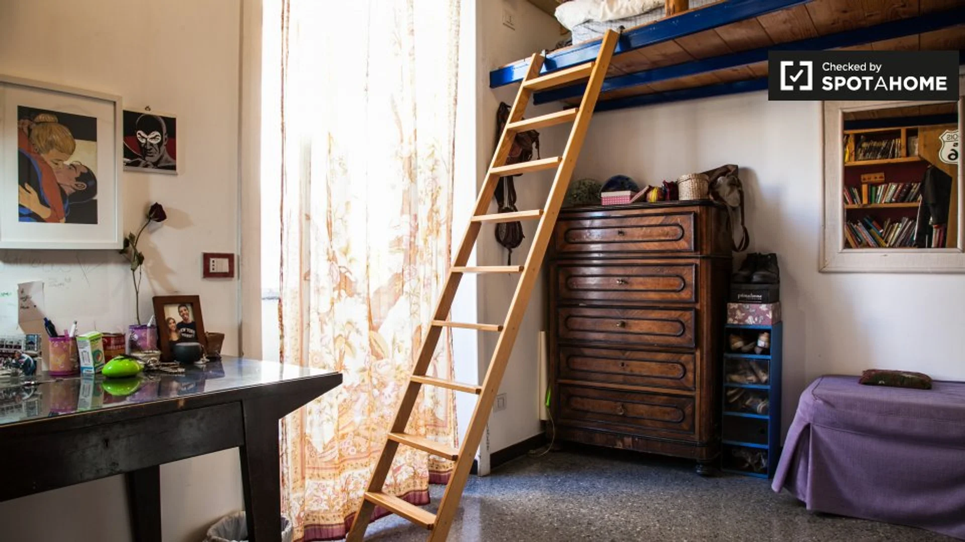 Chambre d'étudiant à avec espace d'étude et installations communes