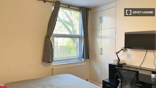 Private room at Waterloo Promenade, image 2 of 19