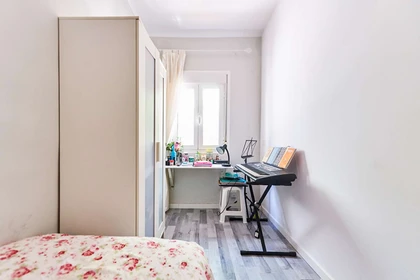 Chambre à louer dans un appartement en colocation à Sevilla