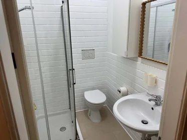 Quarto privado em Via Monte Rosa, 3, 10154 Torino TO, Italia, imagem 6 de 24