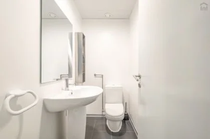 Chambre privée à Saldanha - Rua Almirante Barroso, image 12 de 18