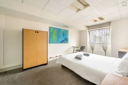 Chambre privée à Saldanha - Rua Almirante Barroso, image 17 de 18