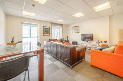 Chambre privée à Saldanha - Rua Almirante Barroso, image 1 de 10