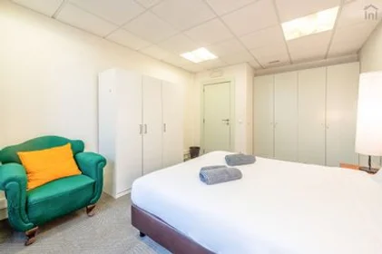 Chambre privée à Saldanha - Rua Almirante Barroso, image 18 de 21