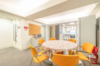 Chambre privée à Saldanha - Rua Almirante Barroso, image 2 de 20