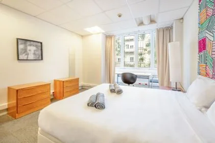 Chambre privée à Saldanha - Rua Almirante Barroso, image 16 de 20