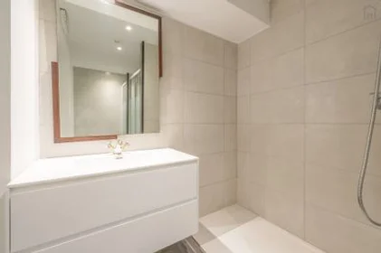 Chambre privée à Saldanha - Rua Almirante Barroso, image 10 de 20
