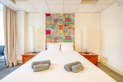 Chambre privée à Saldanha - Rua Almirante Barroso, image 17 de 20
