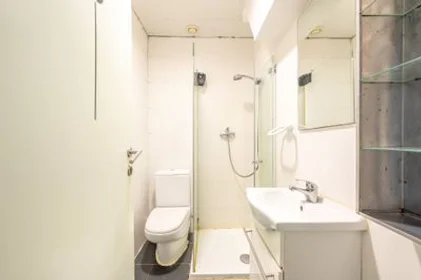 Chambre privée à Saldanha - Rua Almirante Barroso, image 13 de 21