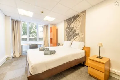 Chambre privée à Saldanha - Rua Almirante Barroso, image 16 de 21