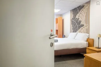 Chambre privée à Saldanha - Rua Almirante Barroso, image 19 de 21