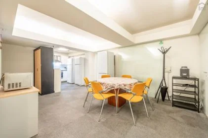 Chambre privée à Saldanha - Rua Almirante Barroso, image 3 de 21