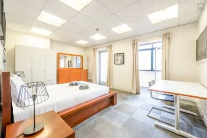 Chambre privée à Saldanha - Rua Almirante Barroso, image 16 de 22