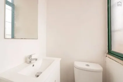 Chambre privée à Saldanha - Rua Almirante Barroso, image 19 de 22