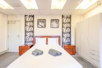 Chambre privée à Saldanha - Rua Almirante Barroso, image 21 de 22