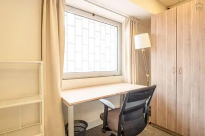 Chambre privée à Saldanha - Rua Almirante Barroso, image 17 de 21