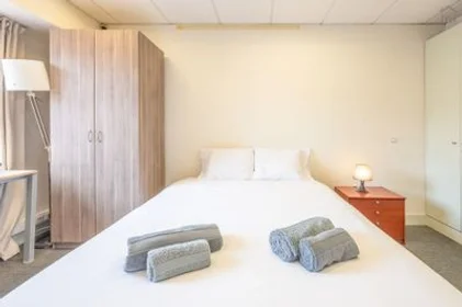 Chambre privée à Saldanha - Rua Almirante Barroso, image 19 de 21