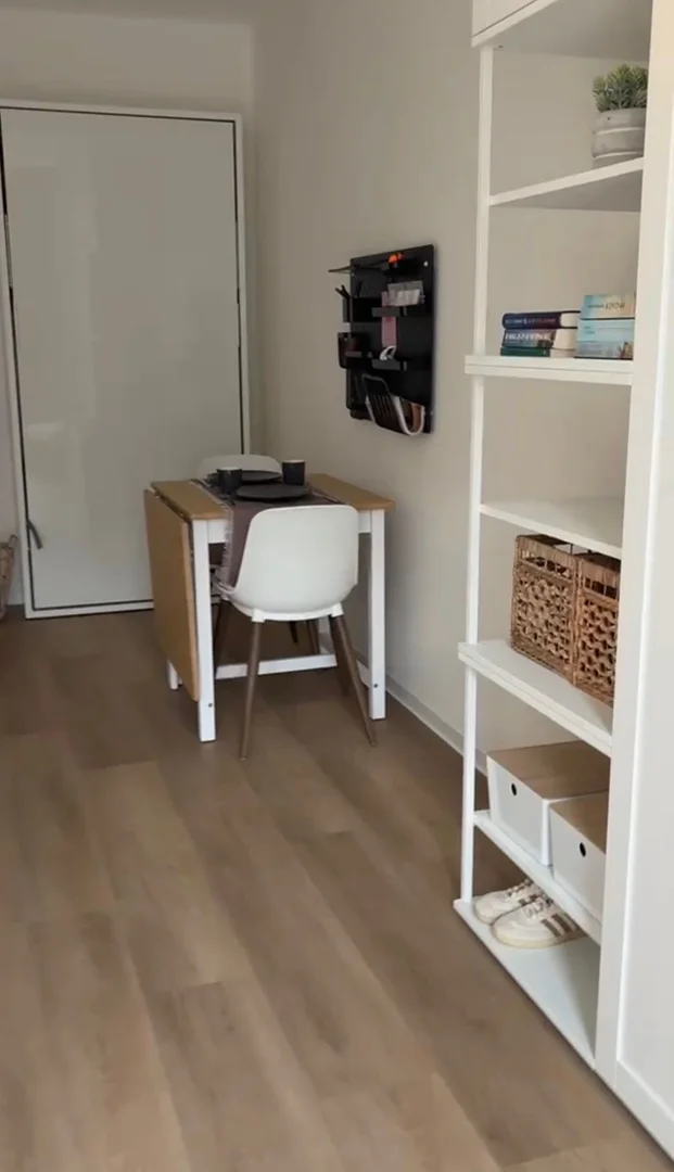 Studio d'étudiant minimaliste dans  avec agencement efficace