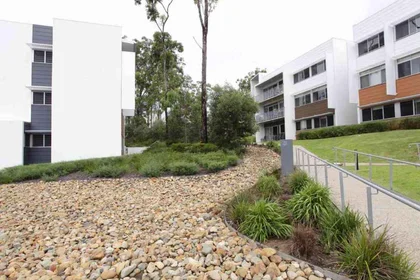 Dairenin tamamı Ikamet yerinde konumu 96 Edmund Rice Dr, Southport QLD 4215, Australia, 14 25 görüntüsü